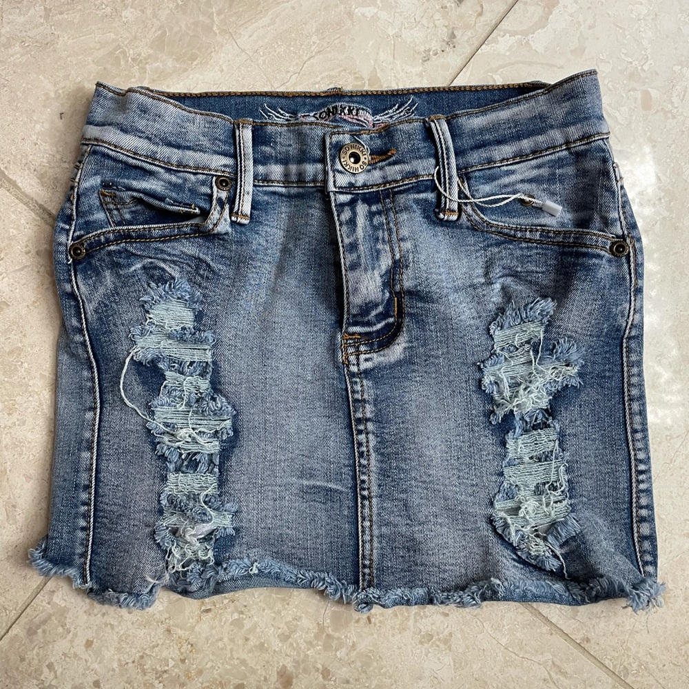 So Nikki distressed jean skirt size 10